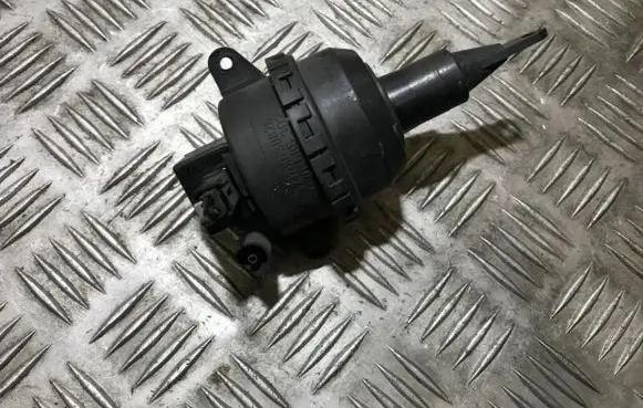 Opel Vectra B Valve vacuum 90586302 2j700-30820