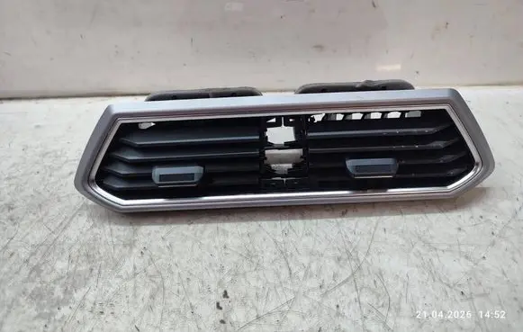 Seat Leon IV Dash center air vent grill 5FA819110
