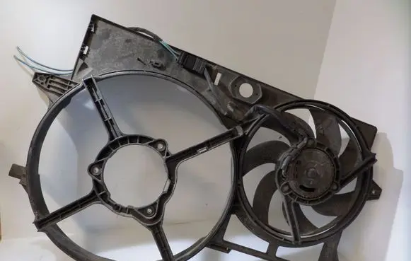 Peugeot 806 Electric radiator cooling fan 8240141