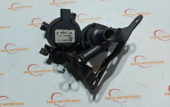 Volkswagen Touareg I Water pump 7L0985561A