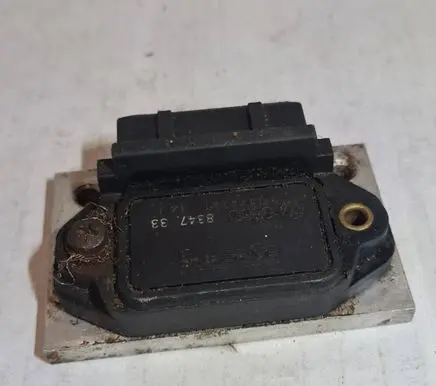 Volkswagen Golf III Ignition amplifier control unit 211905351