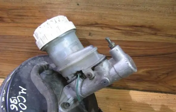 Mitsubishi Colt Master brake cylinder