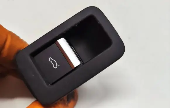 Audi A4 S4 B9 Tailgate opening switch 4m0959831a