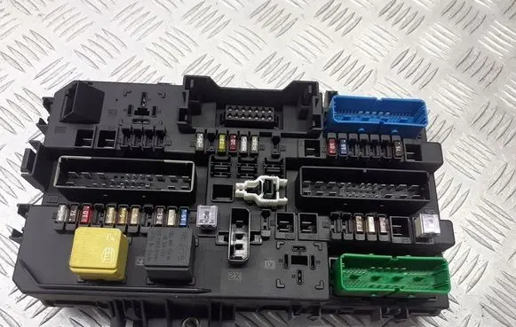 Opel Astra H High voltage junction box 13145020