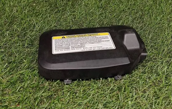 Nissan Leaf I (ZE0) Electric car charge socket cover 657523NK0A