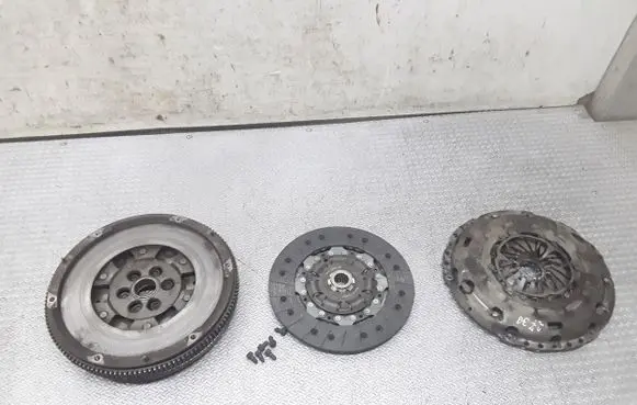 Volkswagen PASSAT B6 Clutch set kit 324035510