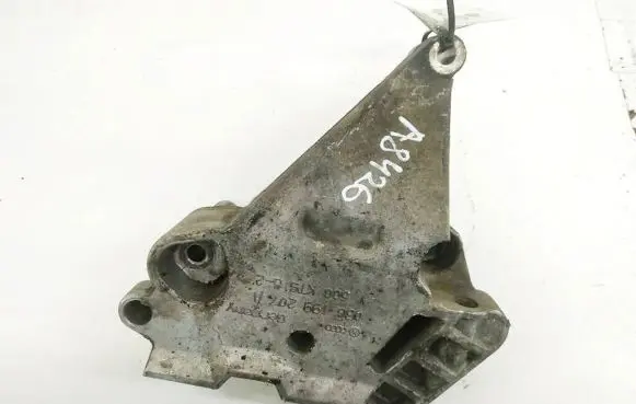 Volkswagen PASSAT B6 Engine mounting bracket 03G199207A