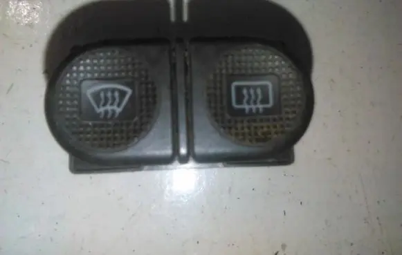 Volkswagen Golf III Windscreen/window heater switch