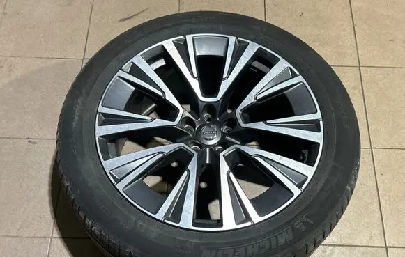 Volvo XC90 R20 alloy rim 32243456