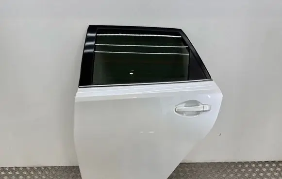 Toyota Auris E180 Rear door