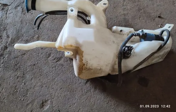 Volvo S40, V40 Lamp washer fluid tank 30621342