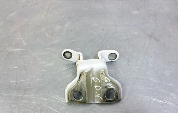 MG ZS Rear door upper hinge A067353