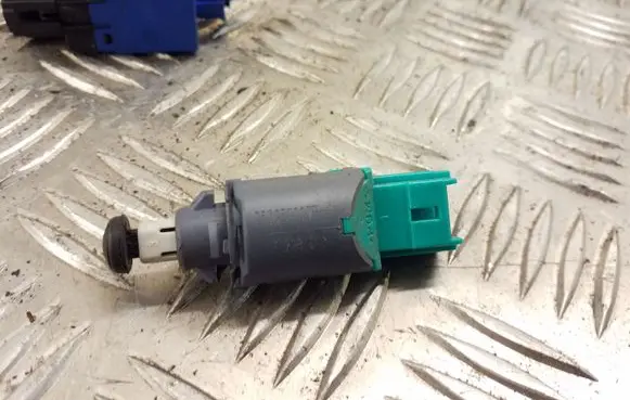 Clutch pedal sensor