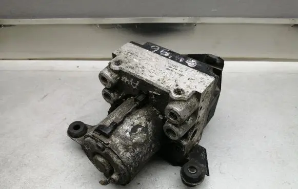 Audi A4 S4 B5 8D ABS Pump 8D0614111 0265214002