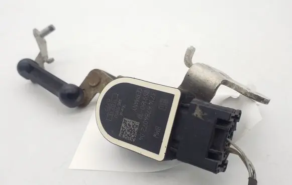 Headlight/headlamp level sensor