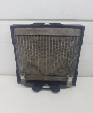 BMW 7 F01 F02 F03 F04 Engine oil radiator 7572542 P8413001