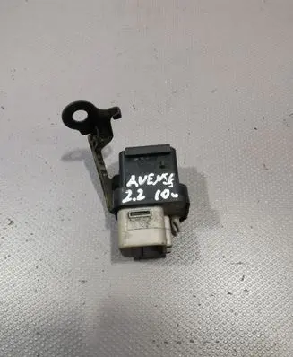 Toyota Avensis T270 Glow plug pre-heat relay 2861067010 1567000671