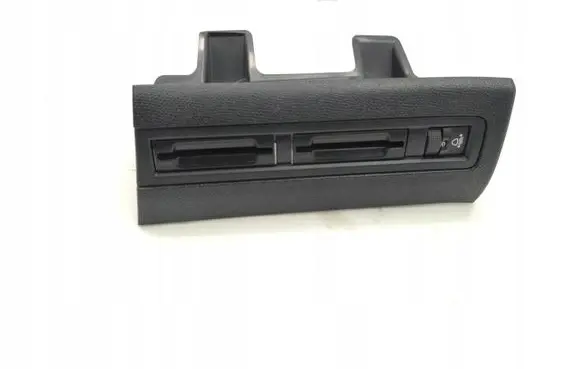 Peugeot 5008 II Light switch 9811980477
