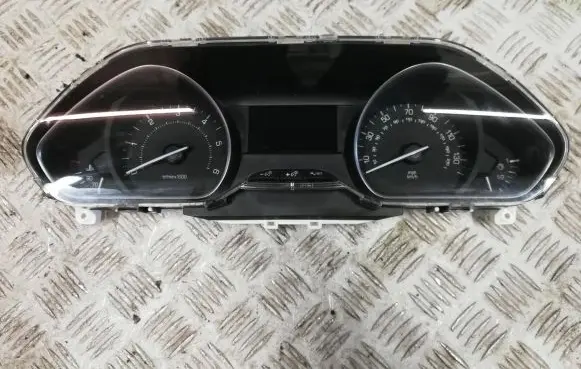 Peugeot 208 Speedometer (instrument cluster) 9813849580 E137SWLL1100 E137HWJ2