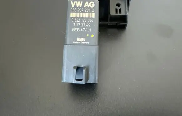 Volkswagen Caddy Glow plug pre-heat relay 038907281D 0522120504 3173749