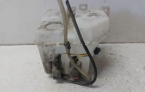 Suzuki Swift I Windshield washer fluid reservoir/tank 3845062JA1