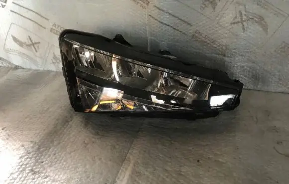 Skoda Scala Headlight/headlamp 657941016