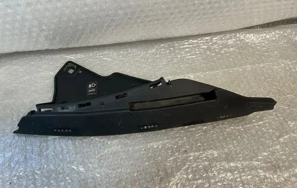 Front bumper mounting bracket