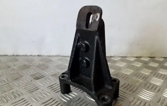 Suzuki Grand Vitara II Engine mounting bracket