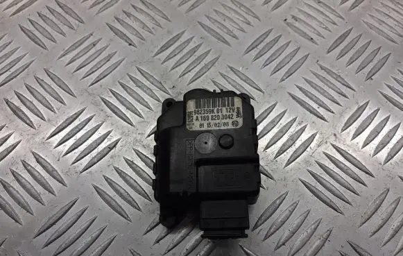 Mercedes-Benz A W169 A/C air flow flap actuator/motor A1698203042