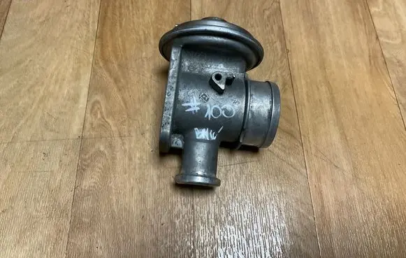 BMW 5 E39 EGR valve 72826400