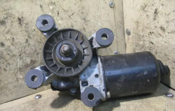 Mitsubishi Pajero Sport I Wiper motor MR3880