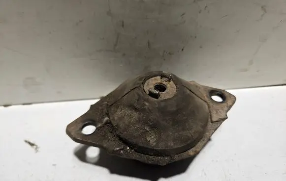 Volkswagen Caddy Engine mount bracket 867199383A