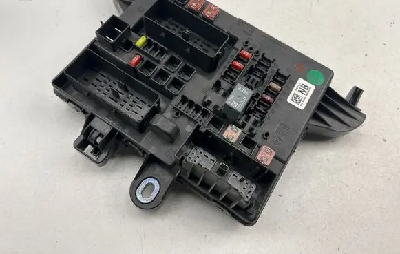 Opel Insignia A Fuse module 13277318 09285721609