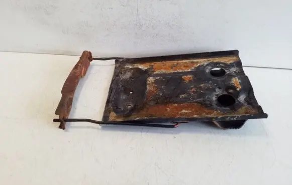 Suzuki Grand Vitara II Battery bracket 