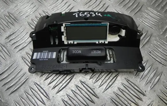 Mercedes-Benz ML W163 Clock A1635405211 T6534