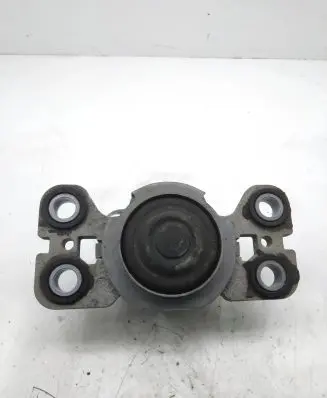 Volvo V60 Engine mount bracket