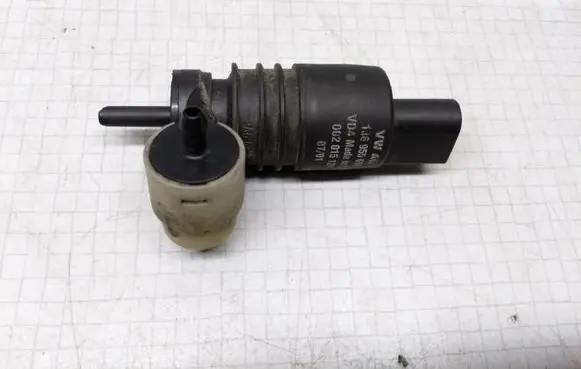 Volkswagen Golf IV Windscreen/windshield washer pump 1J6955651