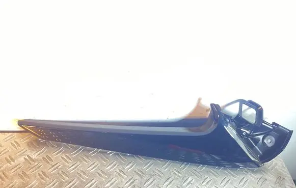Tailgate trim
