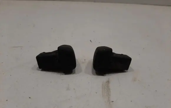 Volvo V70 Windshield washer spray nozzle 30796027 30796026