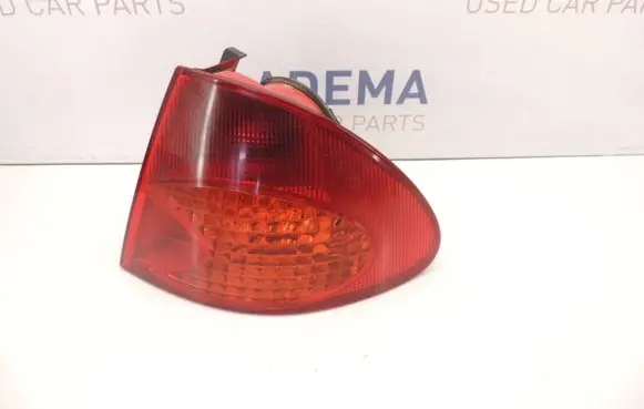 Toyota Avensis T220 Rear/tail lights D162