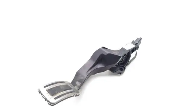 Accelerator throttle pedal