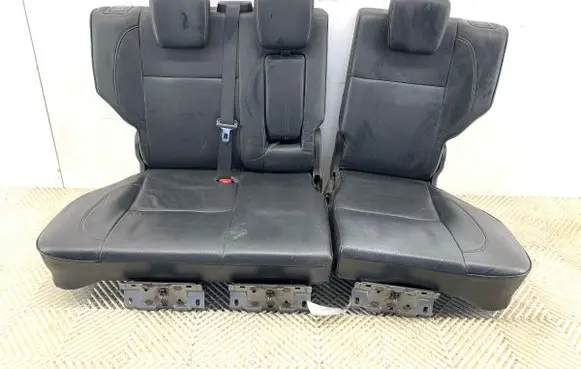 Suzuki Grand Vitara II Second row seats 