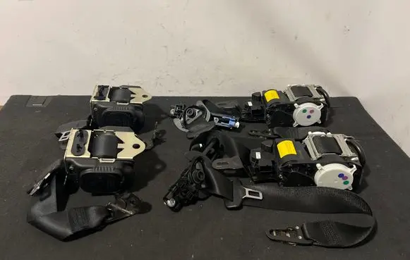 Mercedes-Benz E W213 Set of seat belts a2138603400 a2138603300 a2138606700