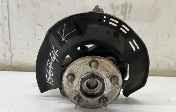 Toyota Yaris XP210 Front wheel hub