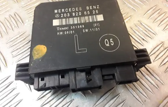 Mercedes-Benz C W203 Door control unit/module 2038206526 A2038206526
