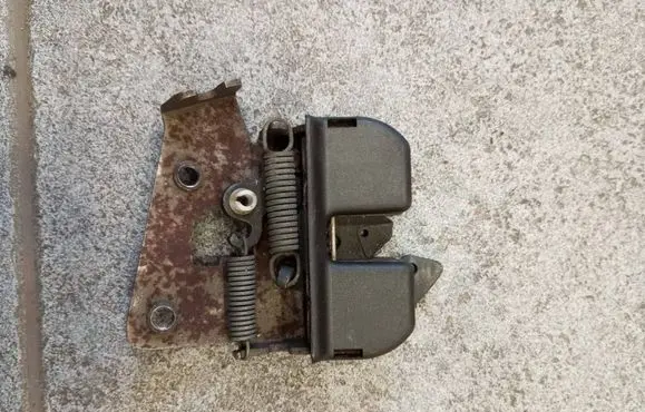 BMW 5 F10 F11 Seat back rest lock catch 7112863 52207112863
