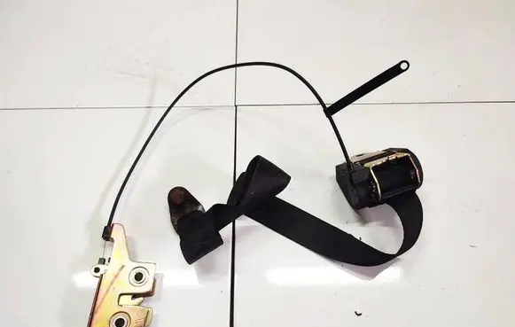 Nissan Primera Middle seatbelt (rear) 