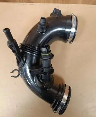 Mercedes-Benz GLC C253 Intercooler pipe mounting bracket A2740901029