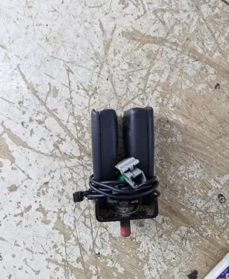 Volvo S40 Middle seatbelt buckle (rear) 