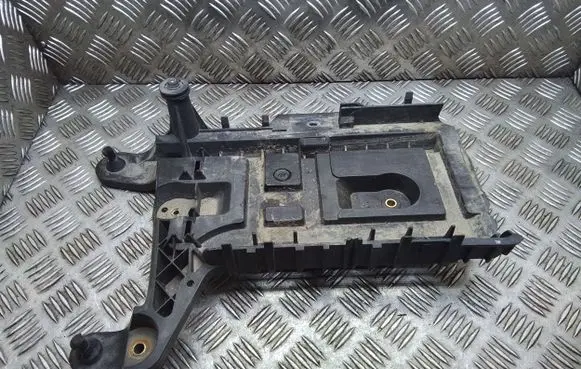 Volkswagen Golf VI Battery tray 1K0915333 1K0915333H
